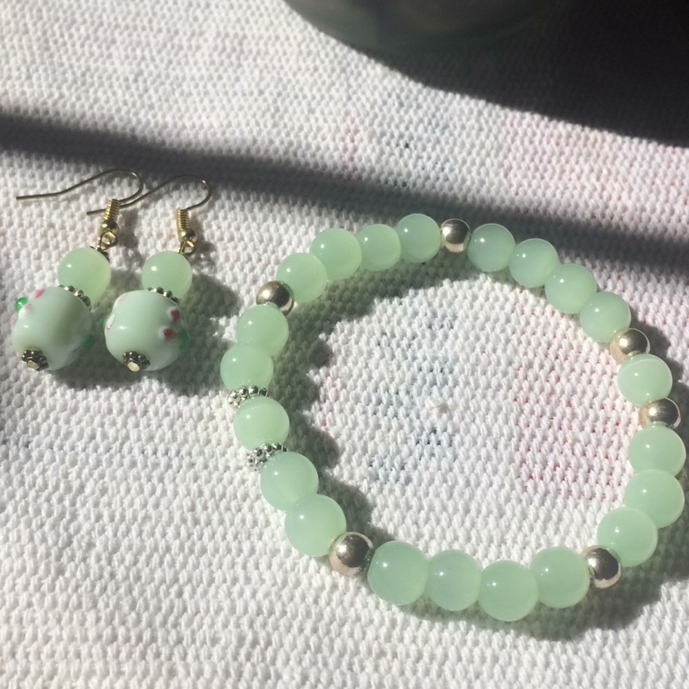 Set of earrings and bracelet